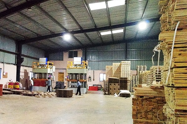 Latest company case about Empowering Indian Pallet Production: Automatic Pressed Wood Pallet Production Line